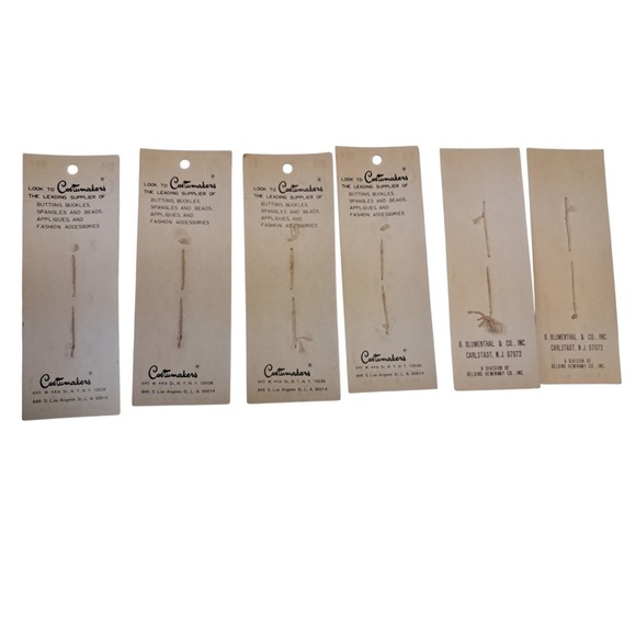 Lot Of Vtg White Buttons New On Cards - Picture 2 of 4